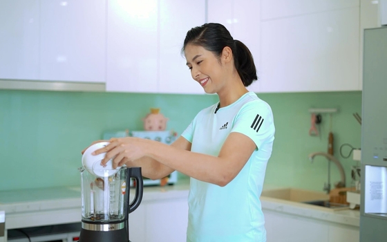 Hoa hậu Ngọc Hân tin dùng máy làm sữa hạt Unie